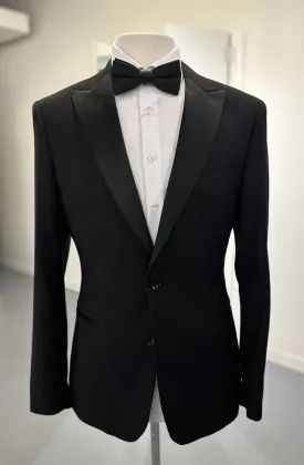 Solid Peak Lapel Tuxedo - Black